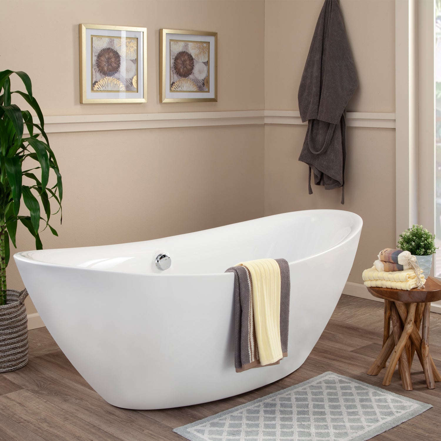 Simple, Contemporary Oval Design With its Elegantly Curved Silhouette by Altair