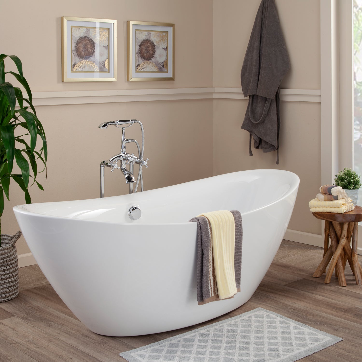 Simple, Contemporary Oval Design With its Elegantly Curved Silhouette by Altair