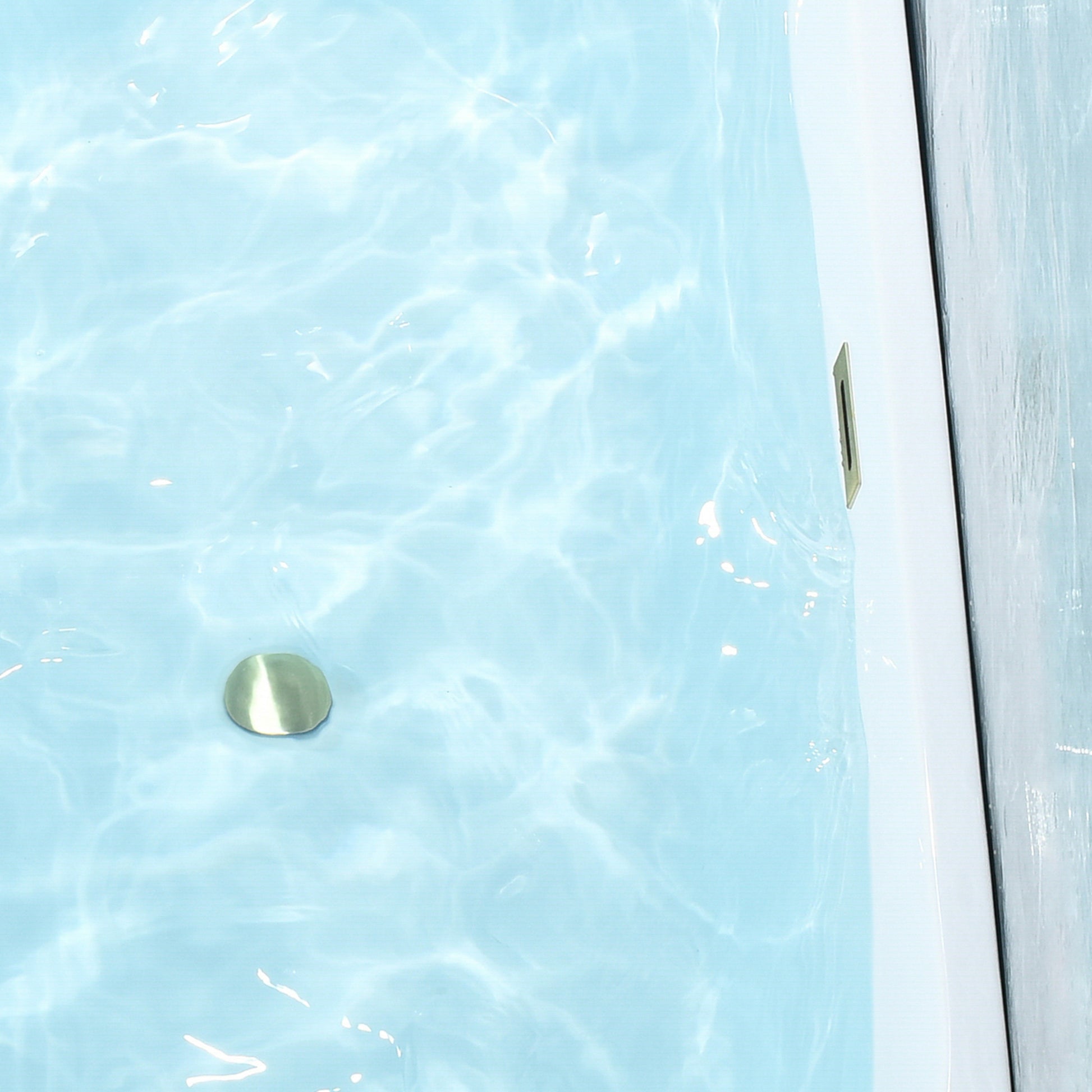 Contemporary D-shaped, back-to-wall design by Altair