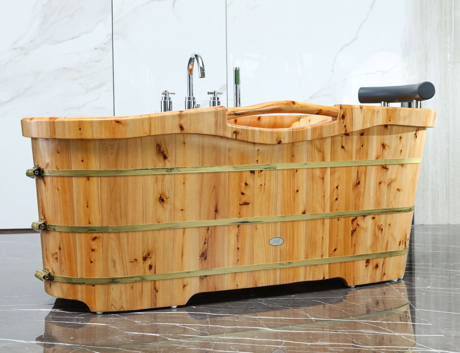 Free Standing Cedar Wooden Bathtub with Tub Filler by Alfi