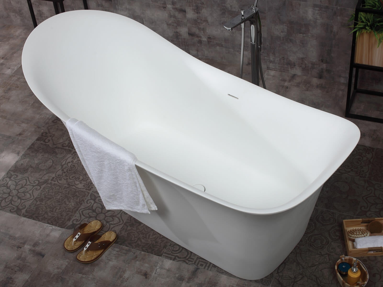 Soaking Slipper Bathtub Solid Surface by Alfi