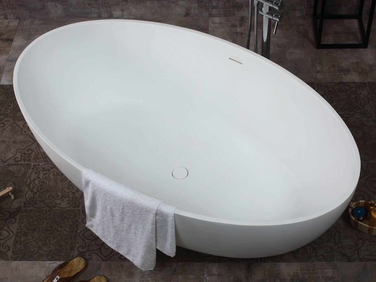 Oval Solid Surface Smooth Resin Soaking Bathtub by Alfi