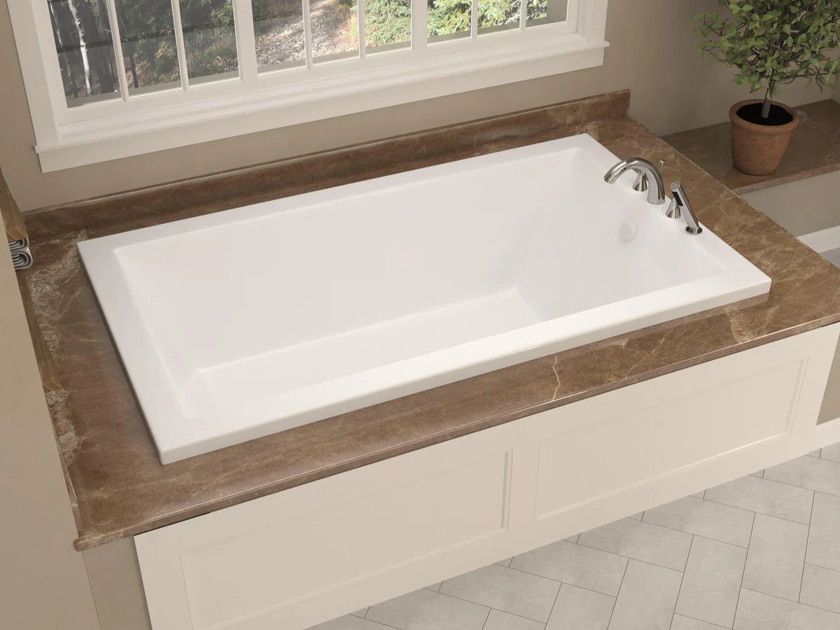 Sapphire Series 66 in. x 32 in. Rectangular Air Bathtub with Right Side Drain and Aromatherapy in Glossy Smooth White